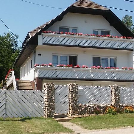 Betti Vendeghaz Apartment Alsopahok Exterior photo